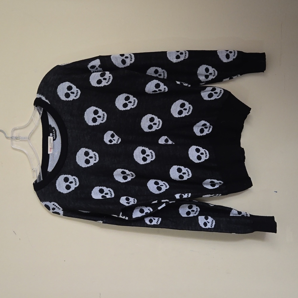 Zenana Outfitters skull sweater